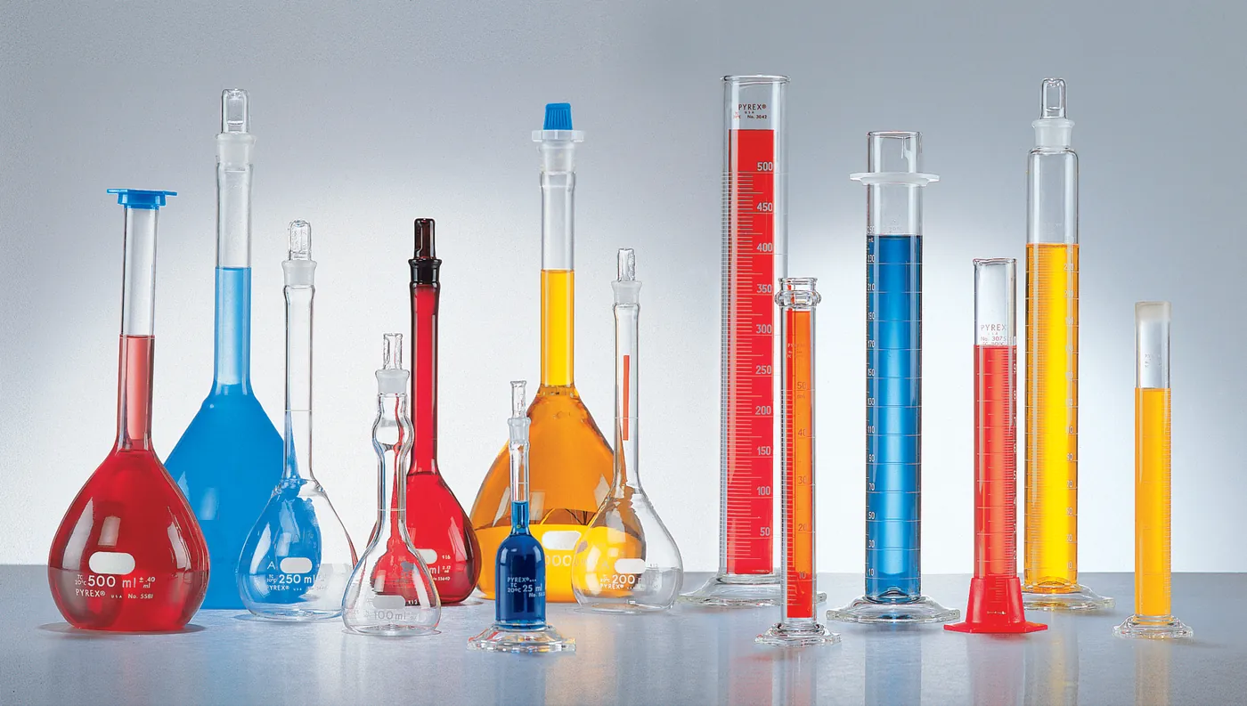 Material de laboratorio en plástico y vidrio